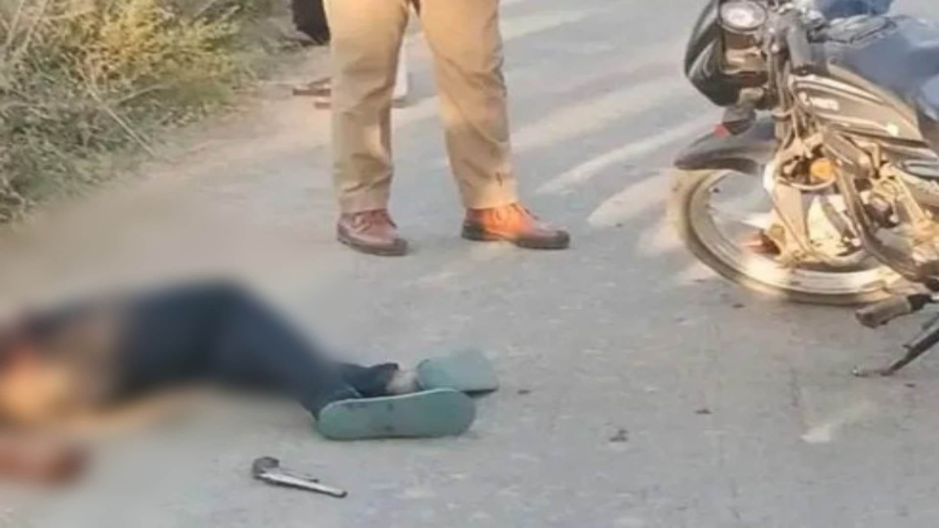 घटनास्थल पर पड़ा हथियार।