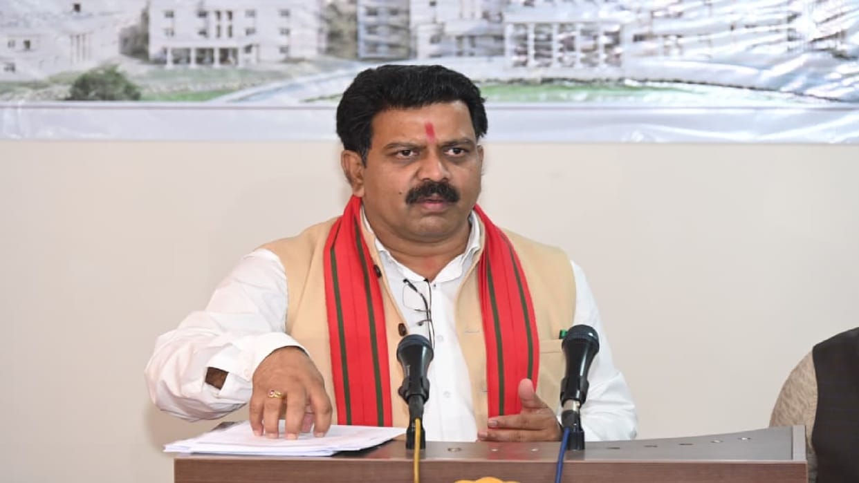 Kabirdham: Deputy CM inaugurates Atmanand School building, constructed at a cost of Rs 1.94 crore.