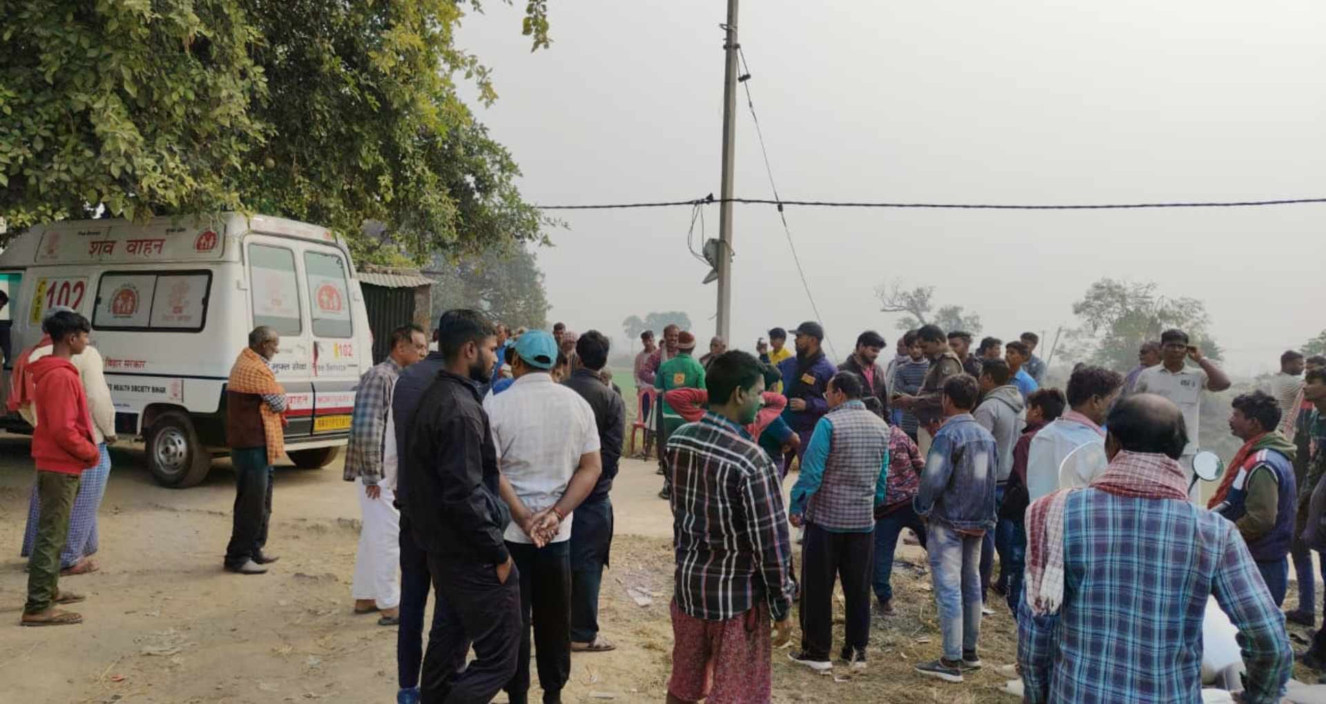 मौके पर मौजूद लोग