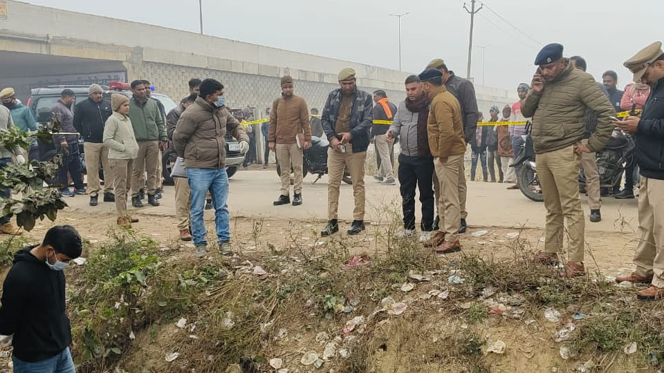 Kannauj:  burnt body of a woman was found on the side of the highway