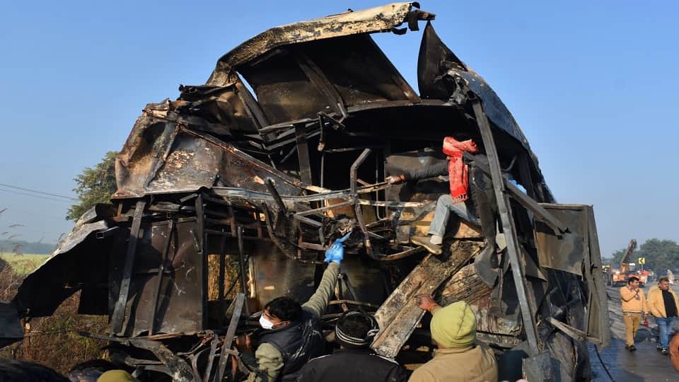 20 missing in horrific accident on Yamuna Expressway