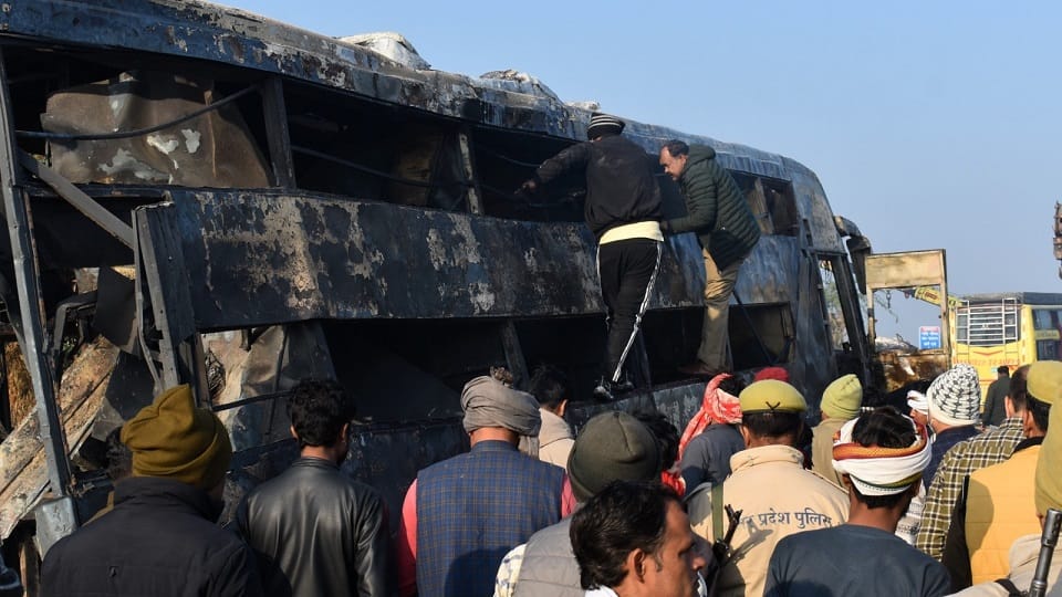 Yamuna Expressway accident 13 lives lost due to a small mistake  Insight story