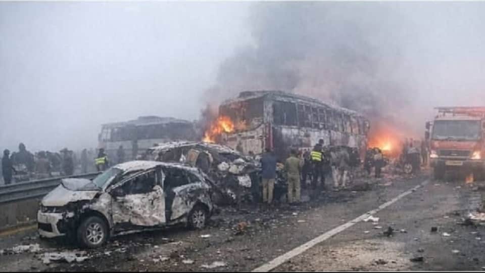 Mathura Accident on expressway 12 buses and three cars collided body parts corpses scattered by spray of water