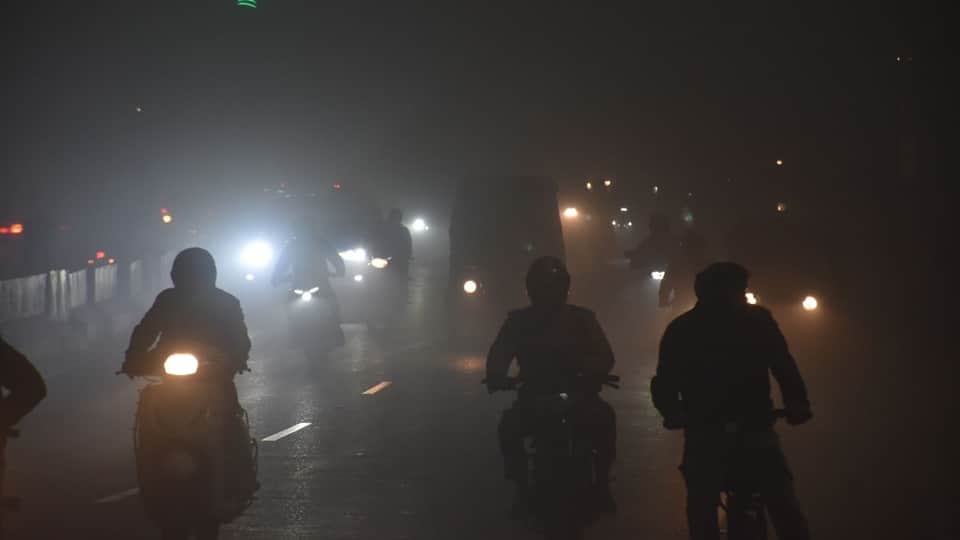 cold intensifies due fog, life comes to standstill,Trains are running hours late, Moradabad DM issues alert