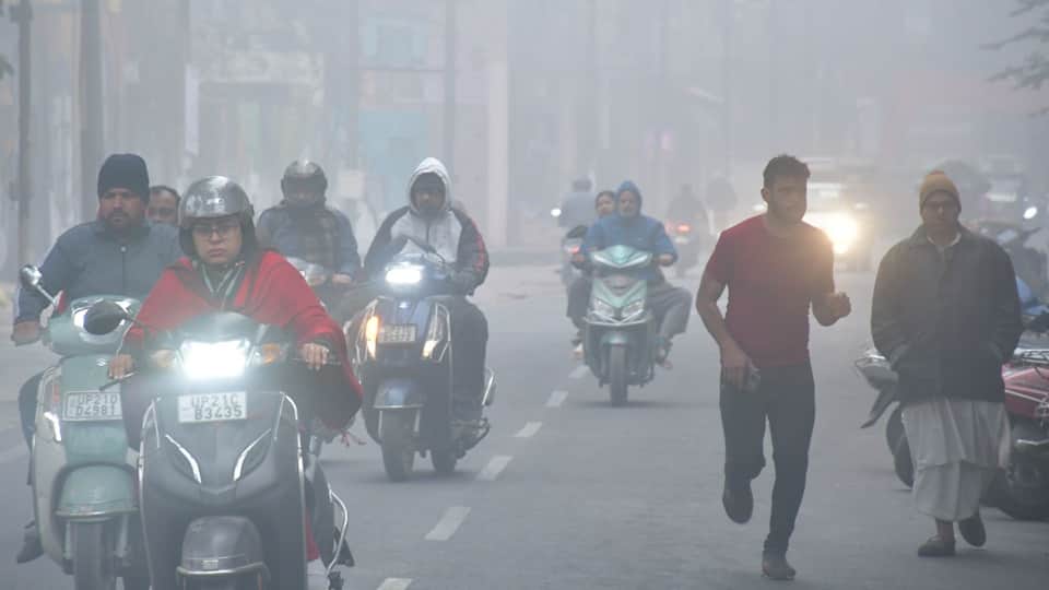 cold intensifies due fog, life comes to standstill,Trains are running hours late, Moradabad DM issues alert