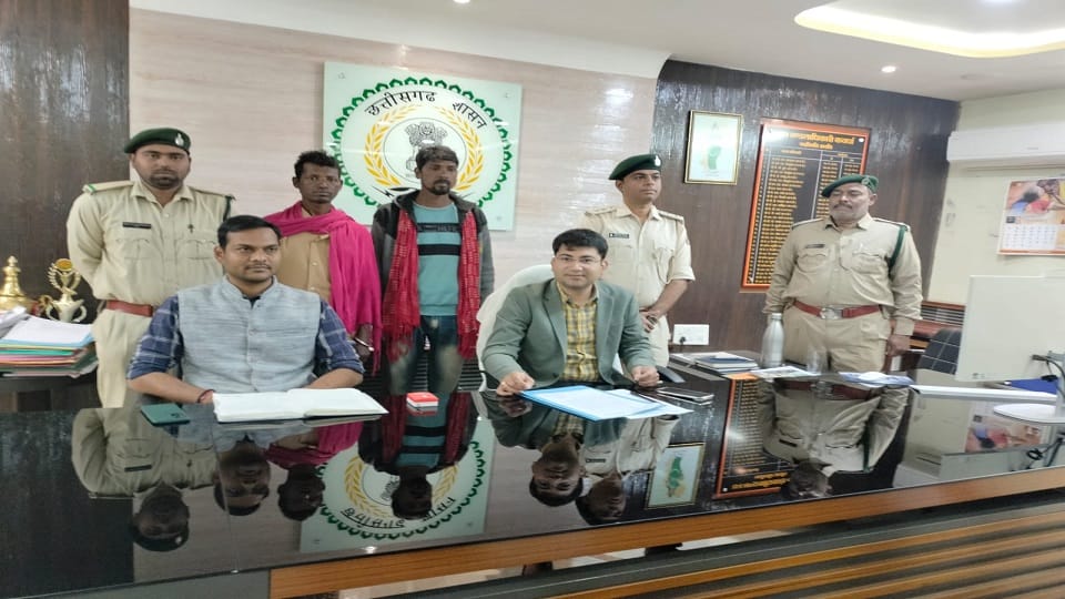 पुलिस की गिरफ्त में आरोपी
