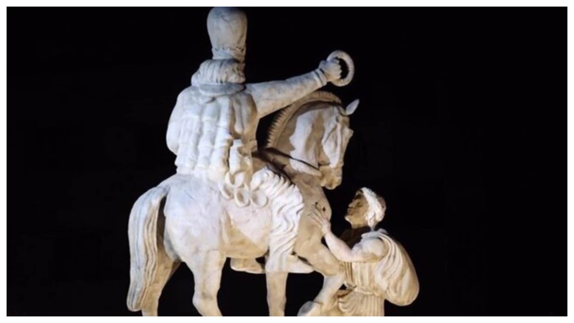 'नीलिंग बिफोर ईरान' प्रतिमा