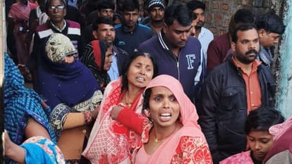 wife and husband committed suicide by hanging themselves in same room in Varanasi
