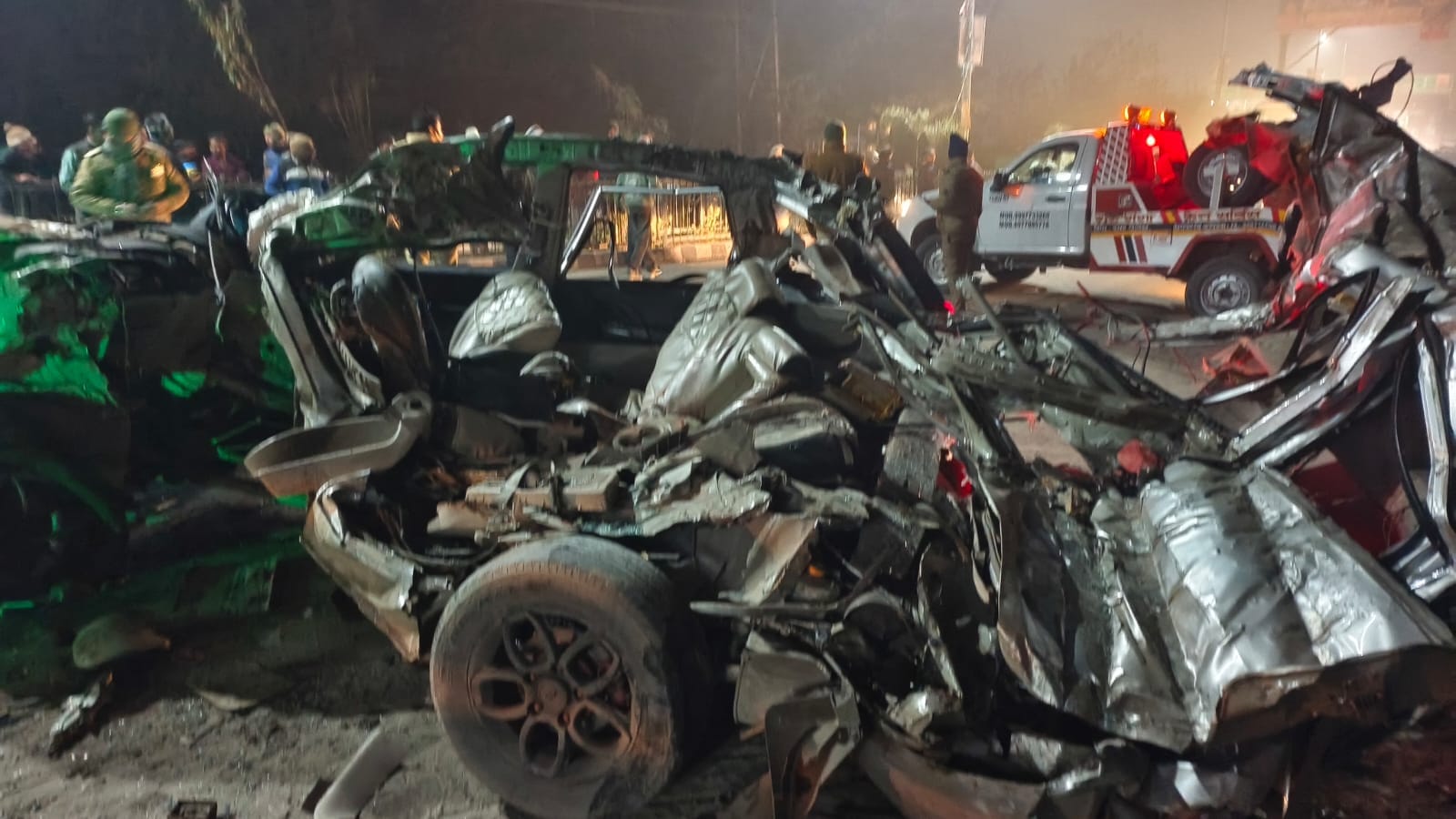 Rishikesh Accident was similar to one at ONGC Chowk in Dehradun speeding  SUV then crashed into truck  picture