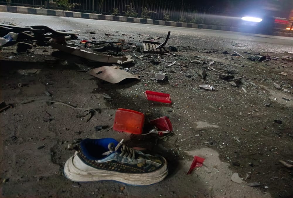 Rishikesh Accident was similar to one at ONGC Chowk in Dehradun speeding  SUV then crashed into truck  picture