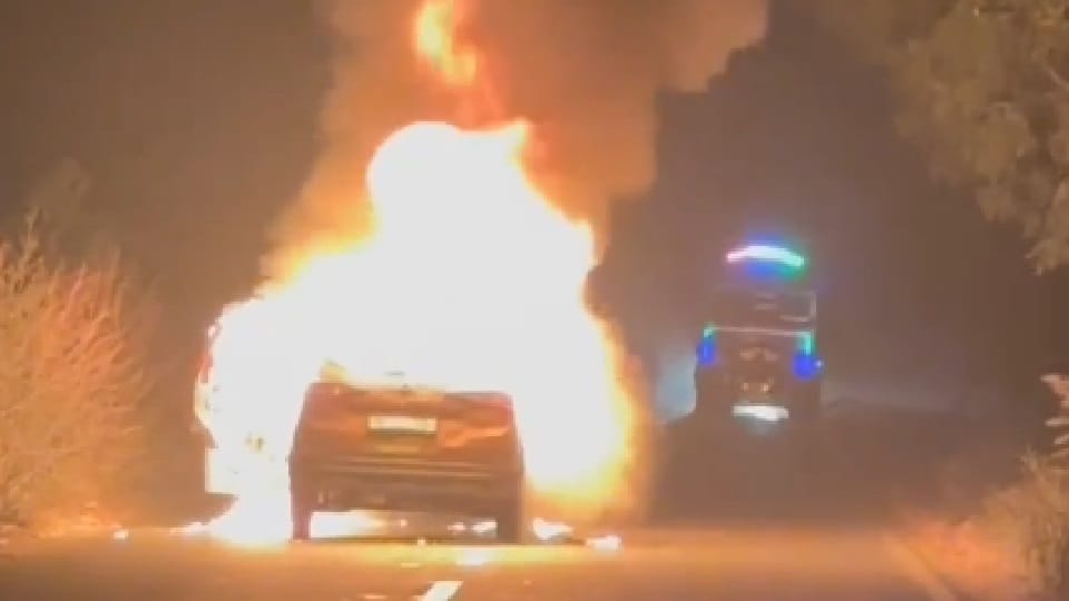 Moving car caught fire Chola police saved lives while on patrol