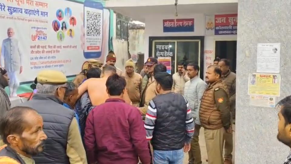 Hardoi: Upset over police refusal to register an FIR, businessman attempted self-immolation at police station