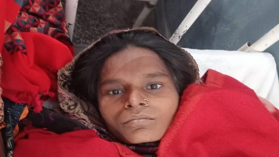 Farrukhabad: Staff nurse's negligence leads to delivery on the floor; newborn dies