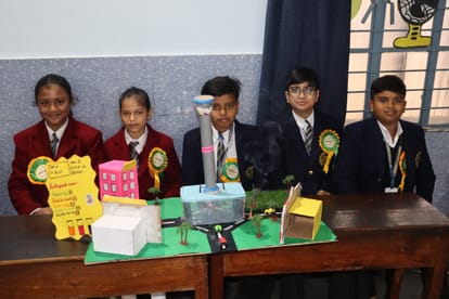 Bihar News: Science exhibition at this Patna school features hydraulic Chandrayaan model and lemon battery.