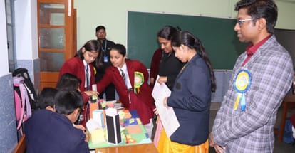 Bihar News: Science exhibition at this Patna school features hydraulic Chandrayaan model and lemon battery.