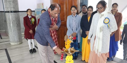 Bihar News: Science exhibition at this Patna school features hydraulic Chandrayaan model and lemon battery.