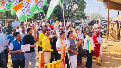 Congress protests in Chhattisgarh over the National Herald verdict Congress workers take to the streets in sev