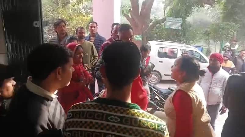 man consumed poisonous substance in love affair and died during treatment in hospital