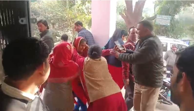 man consumed poisonous substance in love affair and died during treatment in hospital