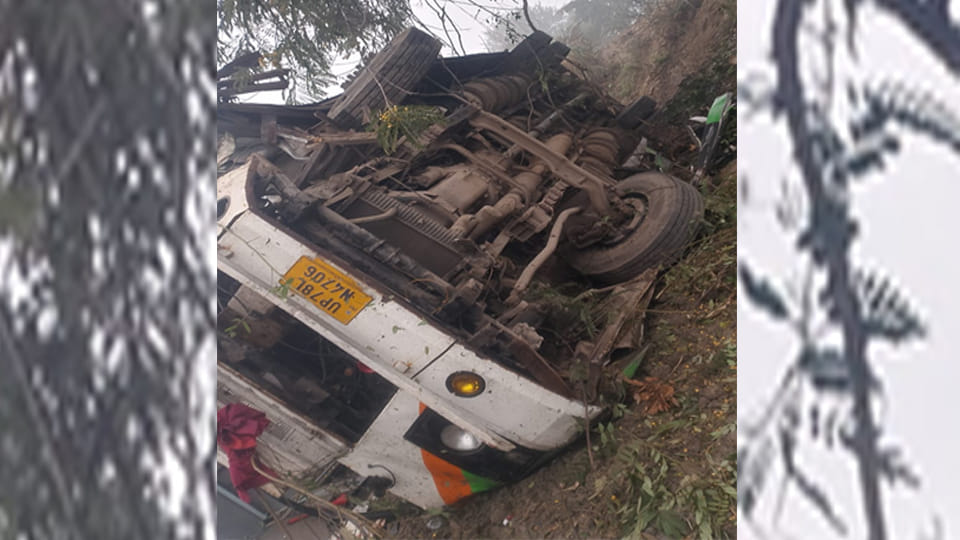 Farrukhabad: Kaushambi Depot Bus Overturns into Ditch, Two Injured
