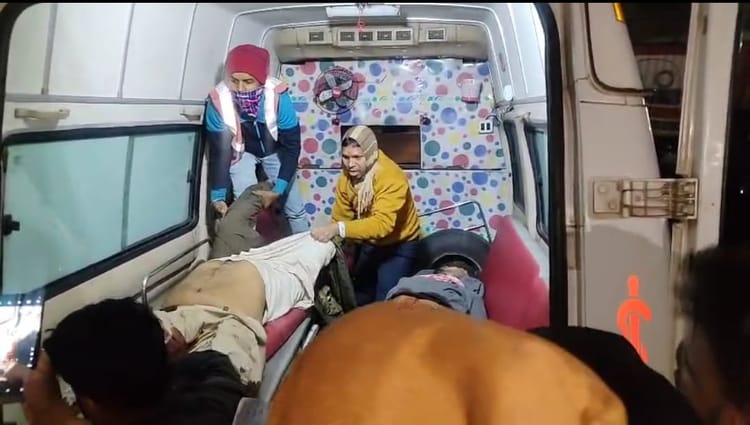 Jharkhand: टाटा-कांड्रा मार्ग पर भीषण सड़क हादसा, अनियंत्रित ट्रेलर की चपेट में आकर तीन की मौत; चालक हुआ फरार