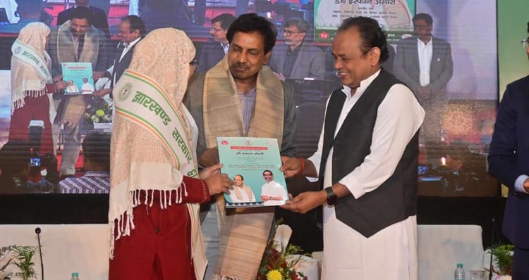 Jharkhand News: नियुक्ति पत्र के साथ सख्त संदेश, नीतीश कुमार को स्वास्थ्य मंत्री डॉ. इरफान अंसारी की दो टूक