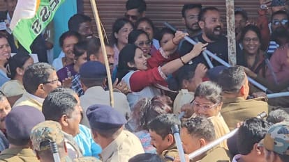 Congress protests in Chhattisgarh over the National Herald verdict Congress workers take to the streets in sev