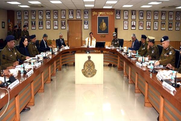 Police should be a symbol of trust, not fear, for the public: CM's strict and clear instructions at the DGP-IG
