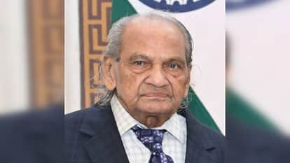 Ram Sutar: The world-renowned artist Ram Sutar settled in Noida in 1990.