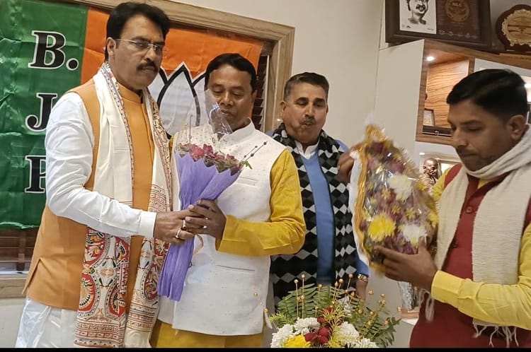 Bihar News: भाजपा प्रदेश अध्यक्ष सरावगी प्रभार ग्रहण करने सैकड़ों वाहनों के साथ रवाना, संगठन की मजबूती पर जोर