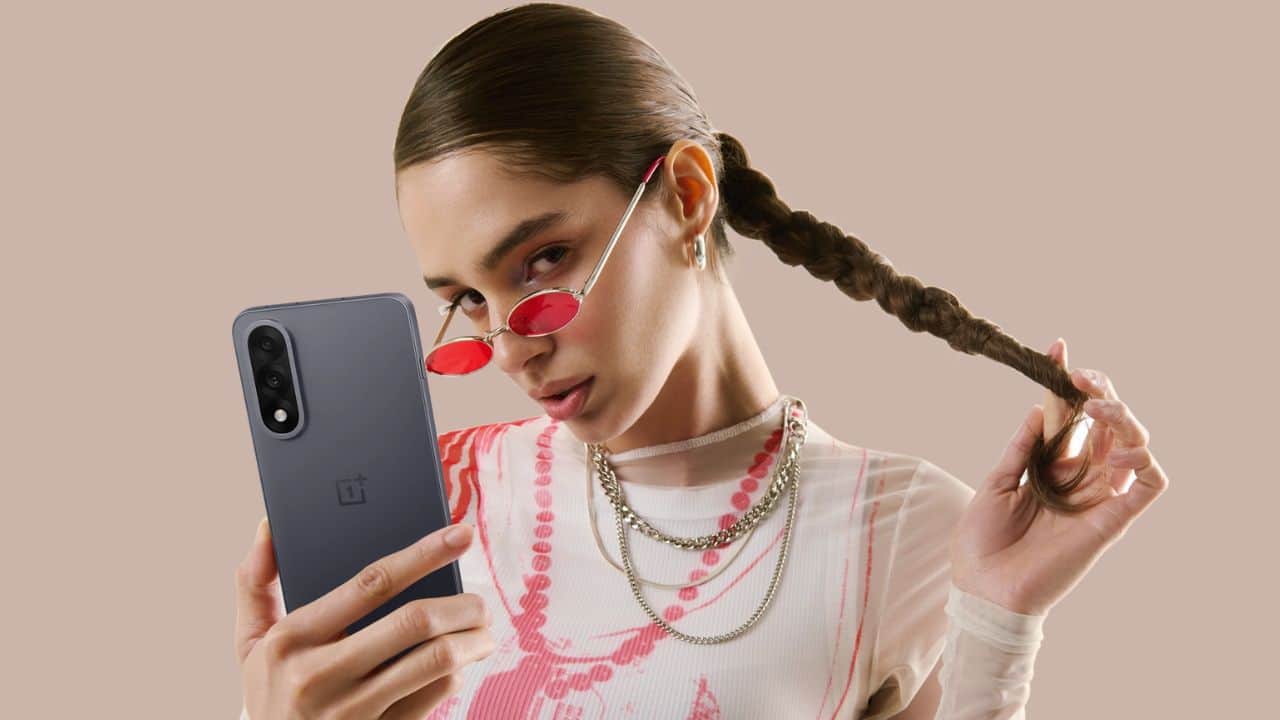 motorola edge 70 vs oneplus nord 5 comparison camera chip processor battery charging display