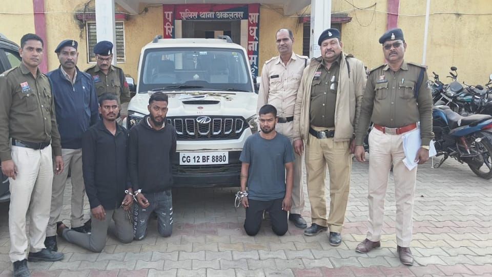 पुलिस की गिरफ्त में आरोपी