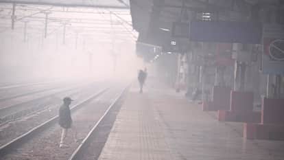 Prayagraj News: Rajdhani Express also in trouble, arriving with a day delay