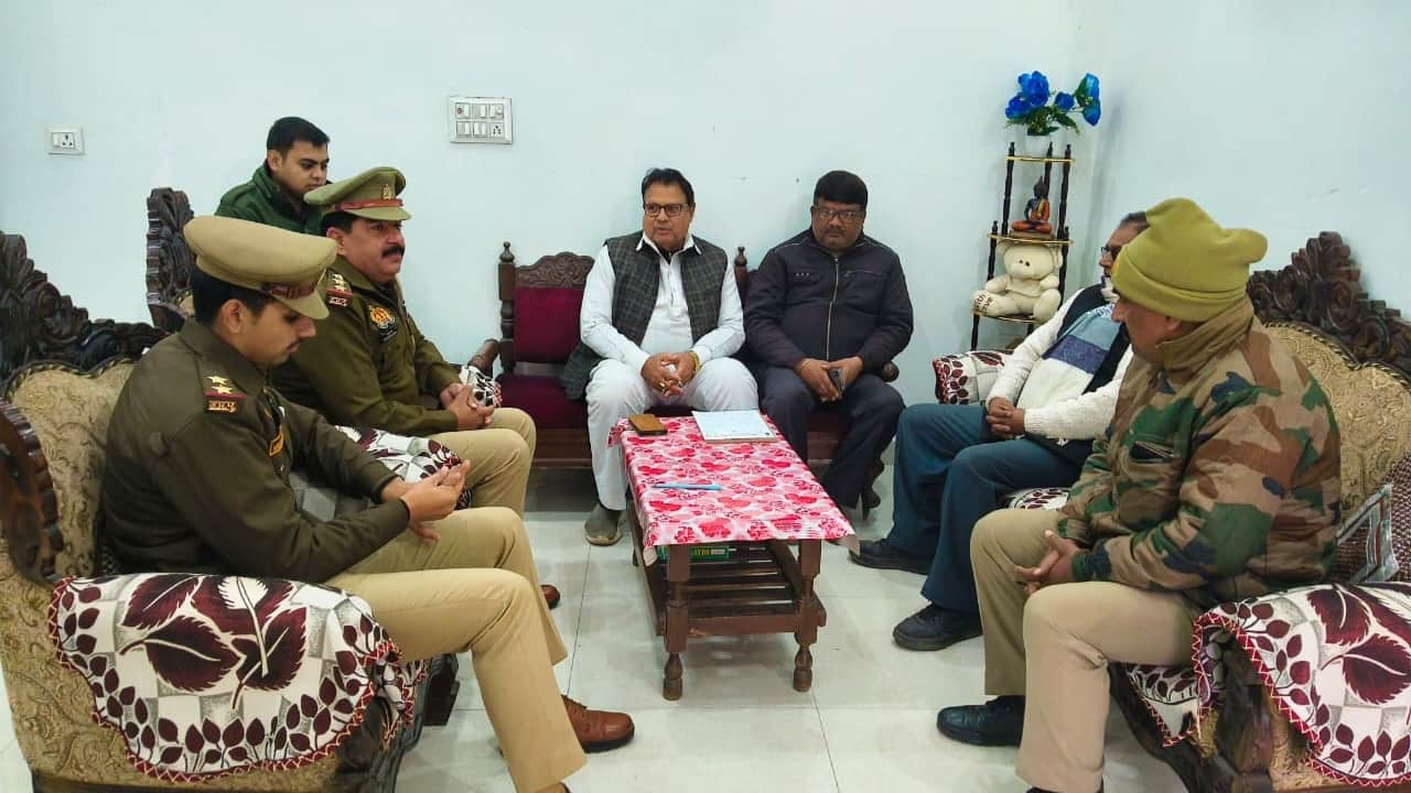 पुलिस ने कांग्रेसी नेताओं को किया नजरबंद