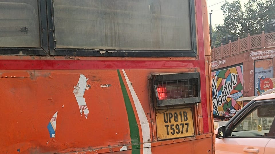 Roadways buses back lights faulty