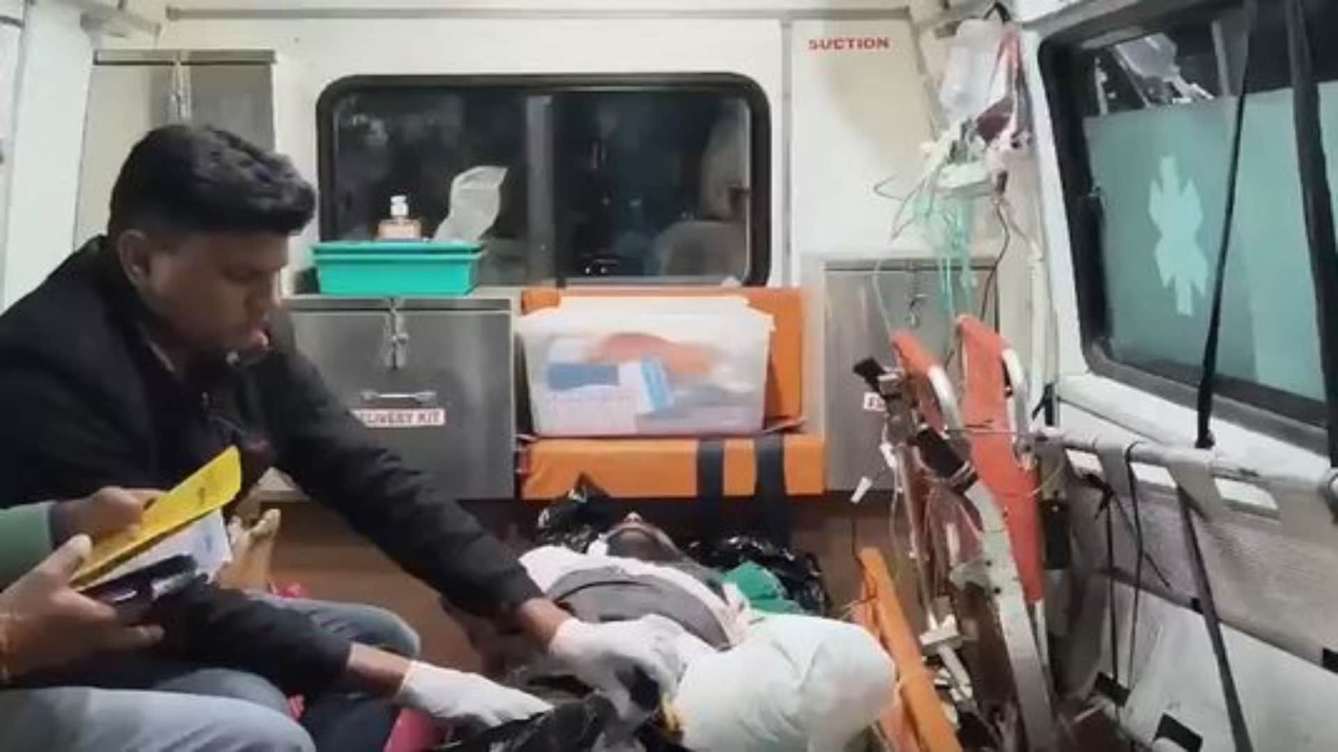 ट्रेन की चपेट में आया युवक गंभीर घायल