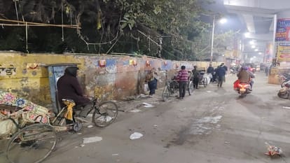 क़ुतुबखाना स्थ्ति जिला अस्पताल रोड से  हटा अतिक्रमण