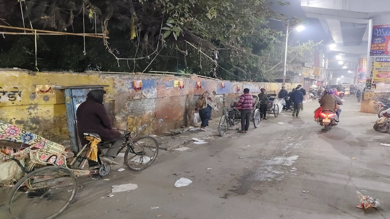 municipal corporation removed encroachments from the roadside in bareilly