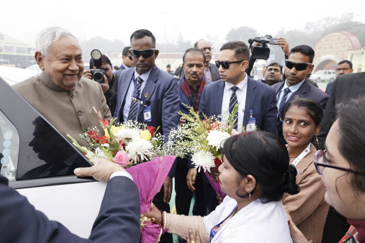 CM Nitish Kumar reached the premises of Bihar Saras Mela-2025 organized in Patna.