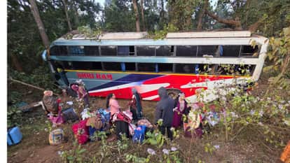 One passenger died and several injured in a bus accident in Bhanpuri in Jagdalpur