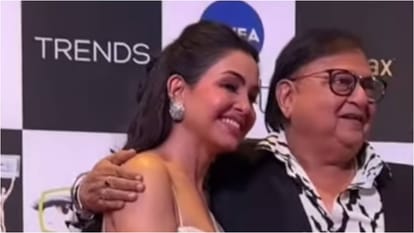 Bhabhi Ji Ghar Par Hai fame Shubhangi Atre awkward moment With Dhurandhar film Actor Rakesh Bedi In Award Show