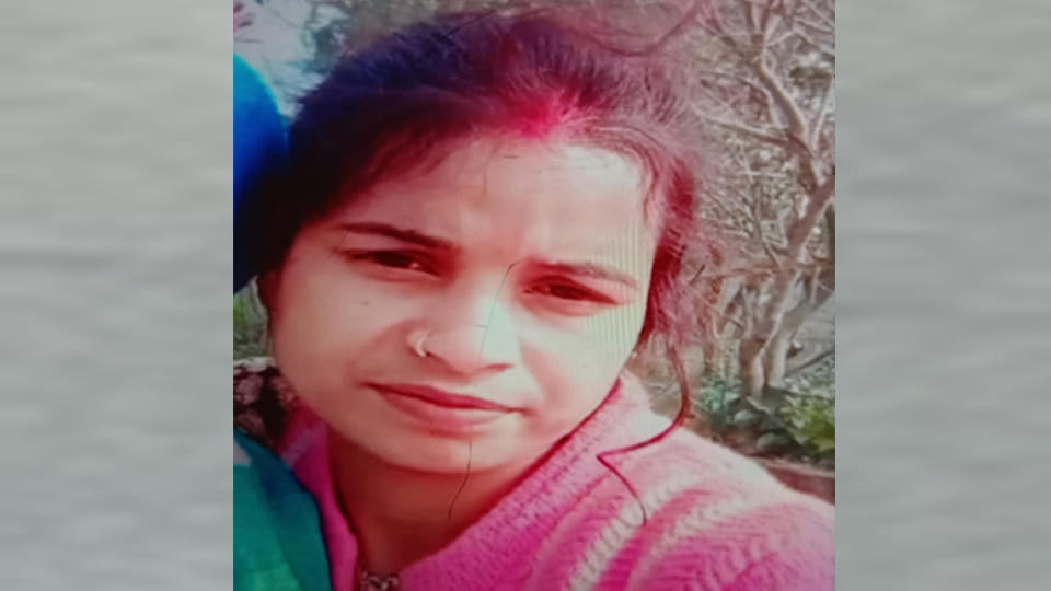 Kanpur: Woman's body found hanging, door locked from the outside