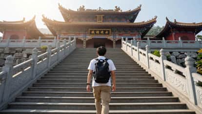 high school student left home after being scolded by his mother taking gold with him In Gorakhpur