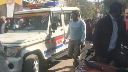 Jhansi: Former MLA Deepnarayan Yadav surrenders in court, police could not get any clue