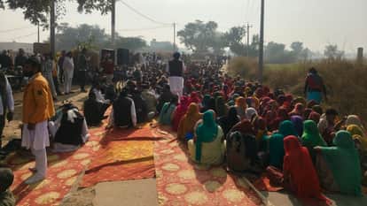 Child death case Villagers' protest continues for the second day in Rampura Bishnoian of Sirsa