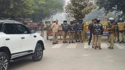 Police arrested Congress workers who going to gherao BJP office in Varanasi