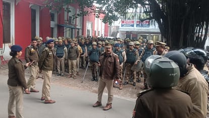 Former IPS officer Amitabh Thakur appeared before Special CJM Court in Varanasi