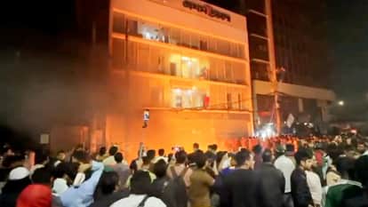 Bangladesh: Dhaka Prothom Alo Office Attacked: Journalists Threatened, Newspaper and Website Shut Down