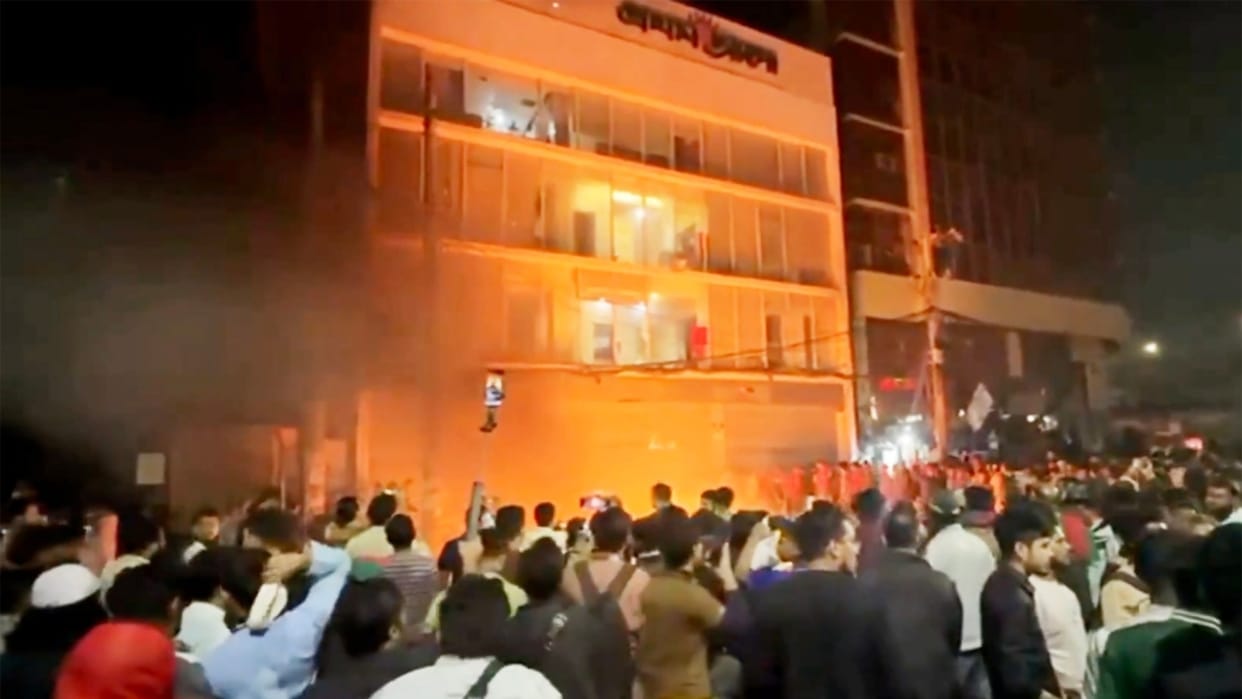 Bangladesh: Dhaka Prothom Alo Office Attacked: Journalists Threatened, Newspaper and Website Shut Down