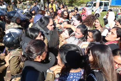 MP News: Controversy erupts over statements made regarding the 'Ladli Behna' scheme; Women's Congress protests